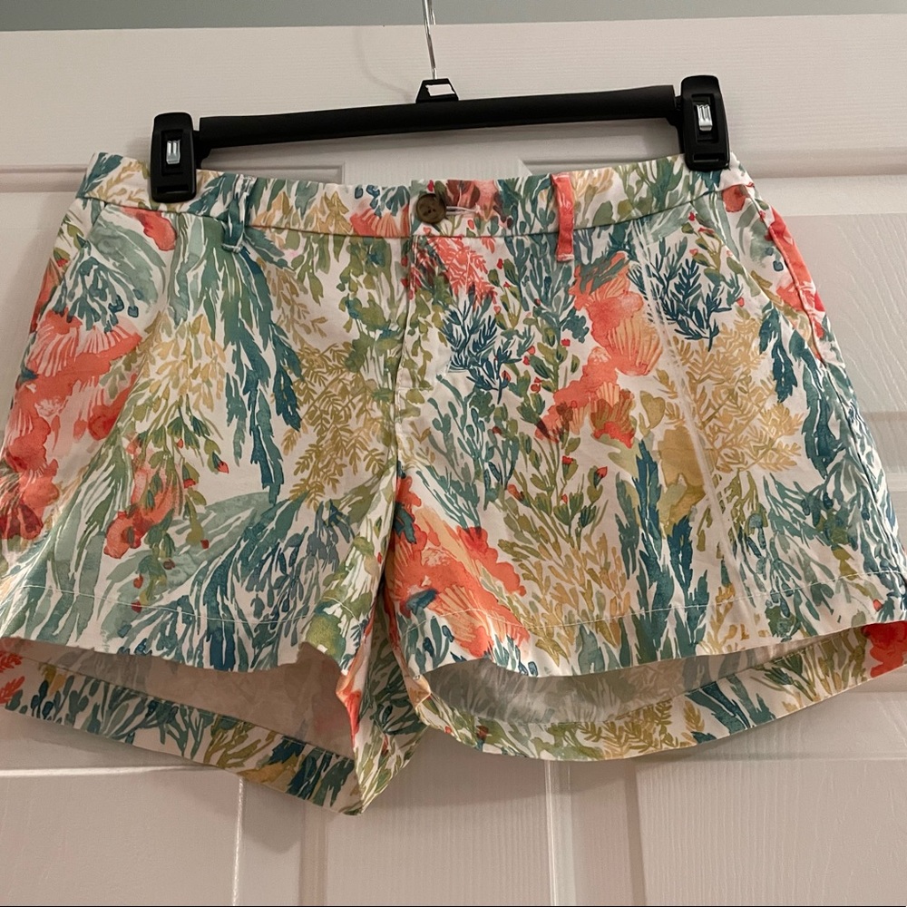 Old Navy size 4 beautiful multi colored shorts
